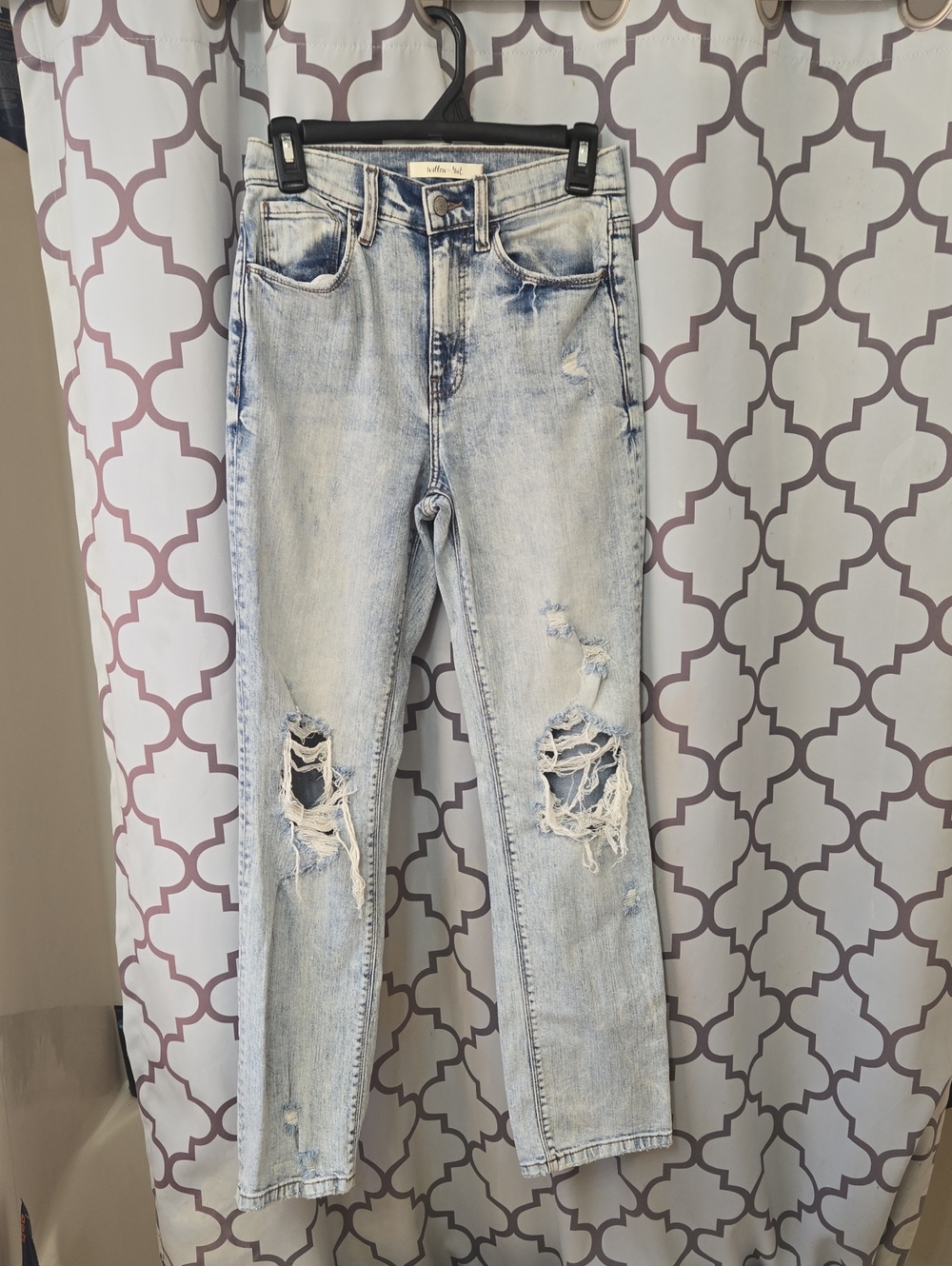 Women’s Light Wash Ripped Skinny Jeans